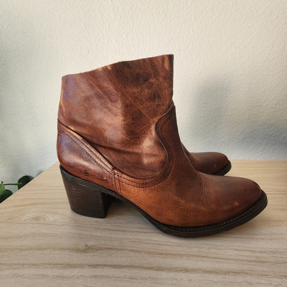 Free Bird by Steven Salt side zip ankle boot, Size 9 - Picture 5 of 15